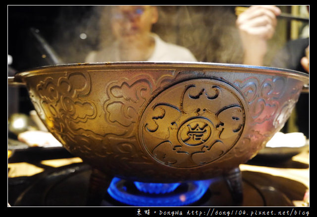 【新竹食記】竹東火鍋|漢方麻辣鴛鴦鍋|招牌火燄炙燒豬|岩漿火鍋竹東明星店