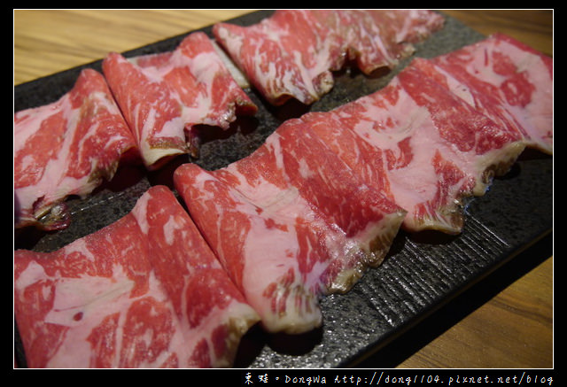 【新竹食記】竹東火鍋|漢方麻辣鴛鴦鍋|招牌火燄炙燒豬|岩漿火鍋竹東明星店