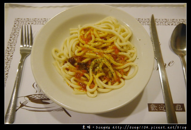 【中壢食記】中原大學牛排|飲料湯品冰淇淋通通吃到飽|問號牛排 ？牛排