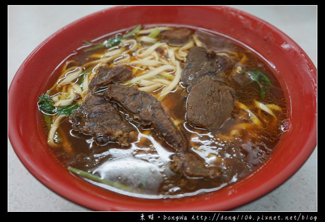 【新北食記】新莊牛肉麵 輔仁大學人氣美食推薦|小菜自己切 麵好了自己端|老葉牛肉麵