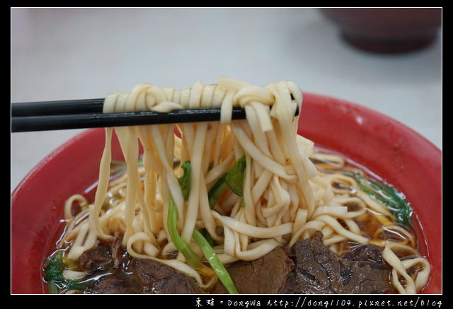 【新北食記】新莊牛肉麵 輔仁大學人氣美食推薦|小菜自己切 麵好了自己端|老葉牛肉麵