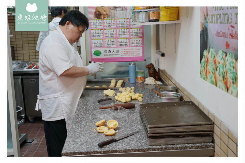 【台北士林區市場美食】現場製作草莓泡芙 東森電視台推薦 孔明堂