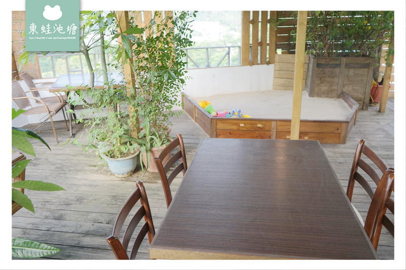 【苗栗頭份親子景觀餐廳推薦】巷弄內的特色小餐館 兒童沙坑遊戲區 花草巷弄咖啡屋