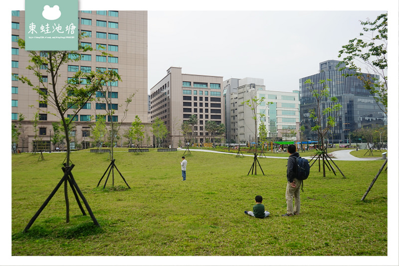 【台北內湖免費景點推薦】內湖共融式公園 魔力飛盤鞦韆/磨石滑梯/管型山丘/山訓遊戲場 大港墘公園共融式遊戲場