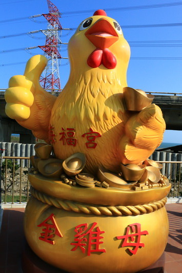 【桃園蘆竹海福宮】土地公慶生活動 雞排熱狗免費吃 擲杯送發財金雞母
