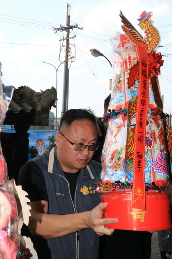 【桃園蘆竹海福宮】土地公慶生活動 雞排熱狗免費吃 擲杯送發財金雞母