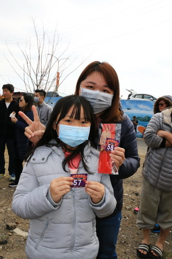 【桃園蘆竹海福宮】土地公慶生活動 雞排熱狗免費吃 擲杯送發財金雞母