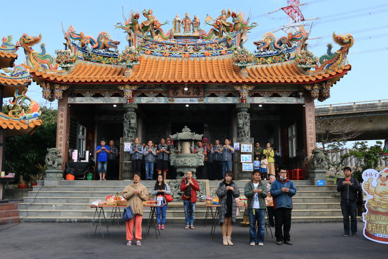 【桃園蘆竹海福宮】土地公慶生活動 雞排熱狗免費吃 擲杯送發財金雞母