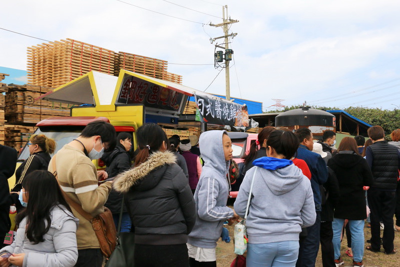 【桃園蘆竹海福宮】土地公慶生活動 雞排熱狗免費吃 擲杯送發財金雞母
