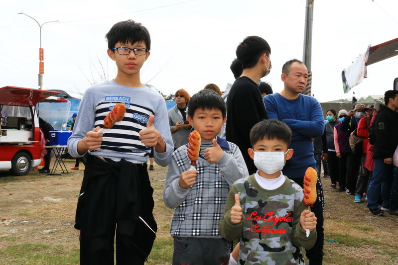 【桃園蘆竹海福宮】土地公慶生活動 雞排熱狗免費吃 擲杯送發財金雞母