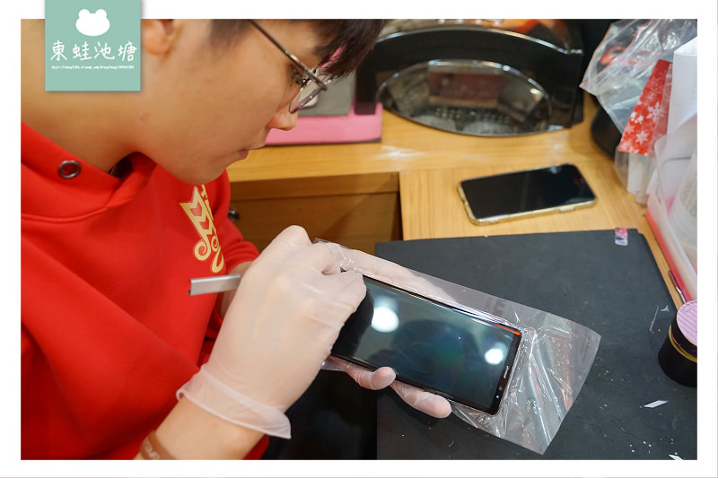 【新竹手機包膜推薦】新竹大遠百現場專業包膜 立體浮雕膜康寧保護貼 膜幻鎂機新竹遠百旗艦店