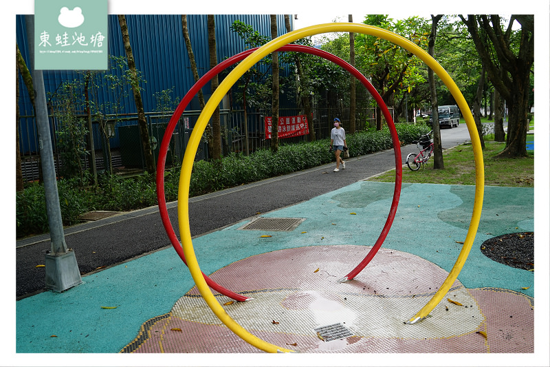 【台北南港免費親子景點】噴水鯨魚溜滑梯 珊瑚水道戲水區 玉成公園