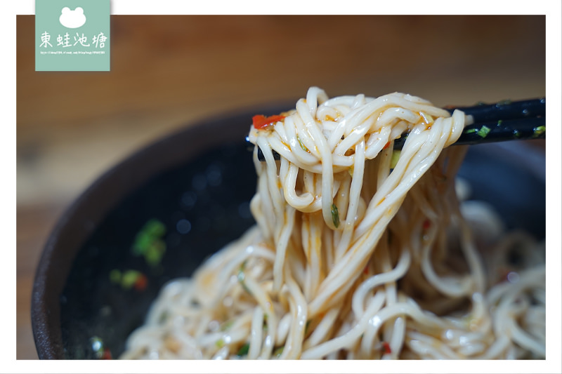 【台北信義區平價小吃推薦】又香又辣怪味乾拌麵 重慶抄手麵食
