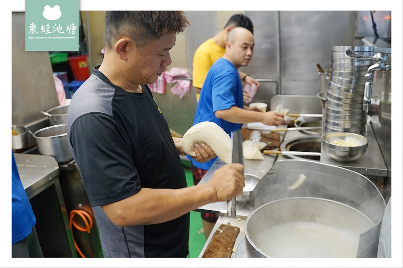 【台北松江南京周邊美食推薦】在地老字號麵食館 上班族午餐愛店 四平街番茄牛肉麵