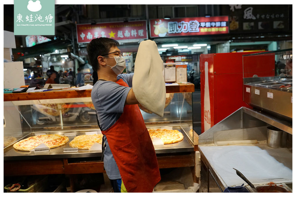 【台中忠孝路夜市美食推薦】手工現做美式手拋披薩 20吋披薩只要400元 怪獸披薩