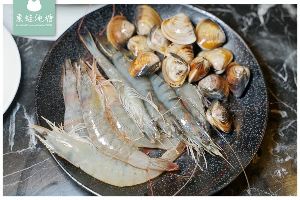 台北公司聚餐吃到飽 嗨蝦蝦百匯鍋物光復店 鴛鴦鍋/握壽司生魚片/天使紅蝦/雞佛無限量供應