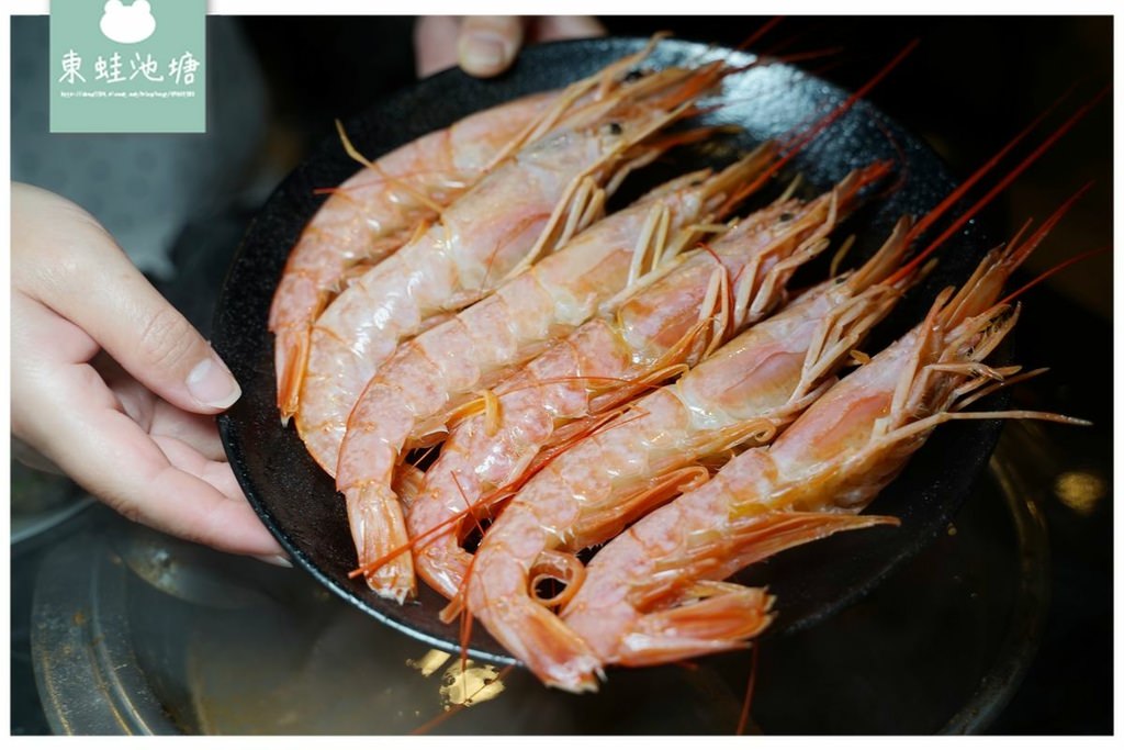 台北公司聚餐吃到飽 嗨蝦蝦百匯鍋物光復店 鴛鴦鍋/握壽司生魚片/天使紅蝦/雞佛無限量供應