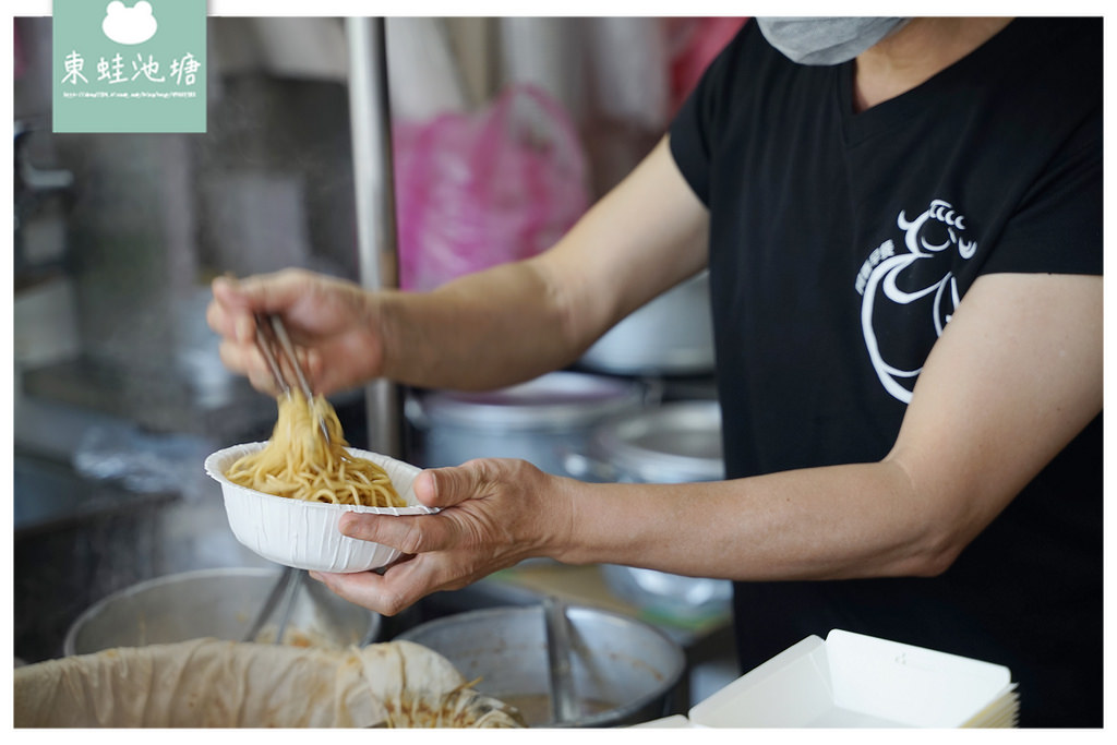 【大溪早餐推薦】在地人氣排隊美食中式早餐 古早味炒麵肉羹湯 阿香中式早餐