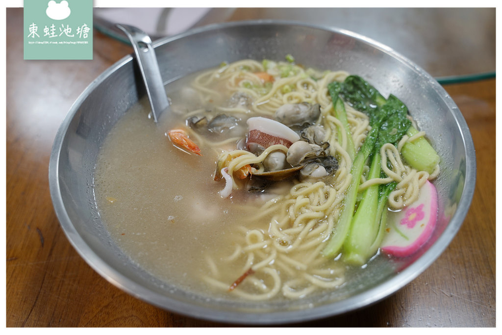 【新竹南寮漁港平價小吃推薦】超大碗台式海鮮麵 美味蹄膀滷肉飯 吳家麵