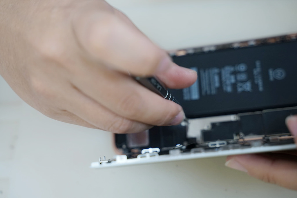 【新竹手機維修推薦】快刻立手機現場維修 現場iphone維修 電池更換