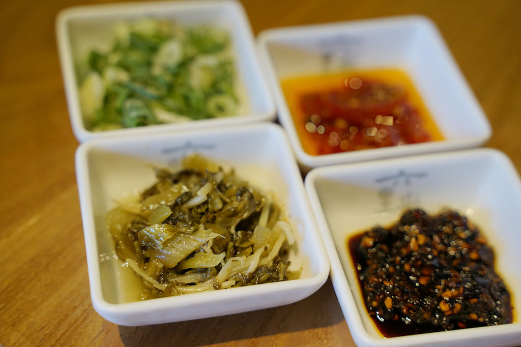 【花蓮牛肉麵店推薦】美味紅燒半筋半肉麵 必吃豪邁羊腳筋 六里屯麵食專家美崙旗艦店