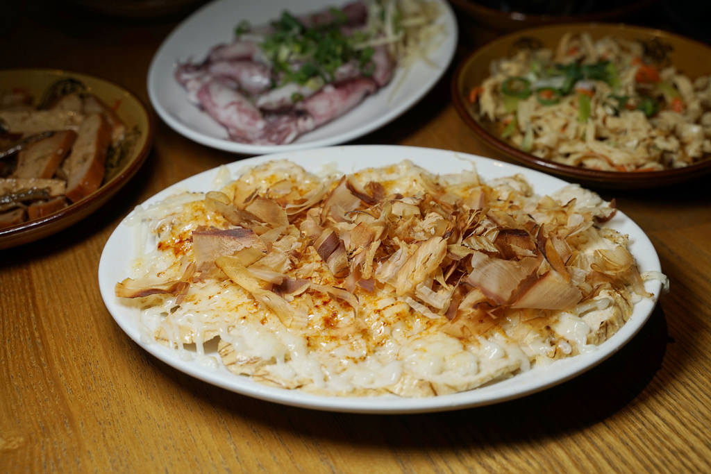 【花蓮牛肉麵店推薦】美味紅燒半筋半肉麵 必吃豪邁羊腳筋 六里屯麵食專家美崙旗艦店