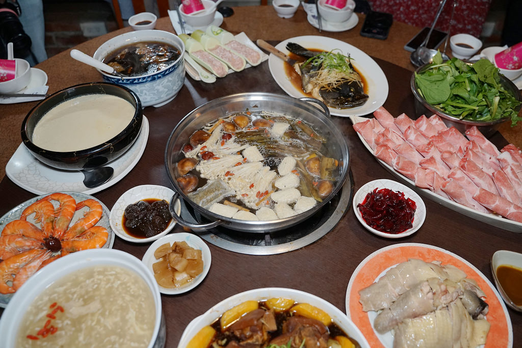 【花蓮必吃美食推薦】必吃九品蓮花鍋 花蓮在地野菜吃到飽 櫻の田野休閒養生館