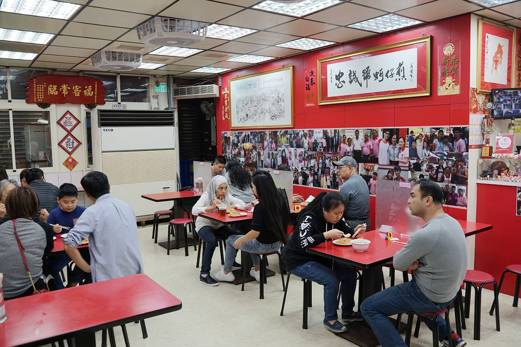 【士林夜市小吃推薦】現點現煎好吃蚵仔煎 餐點種類選擇多 忠誠號蚵仔煎