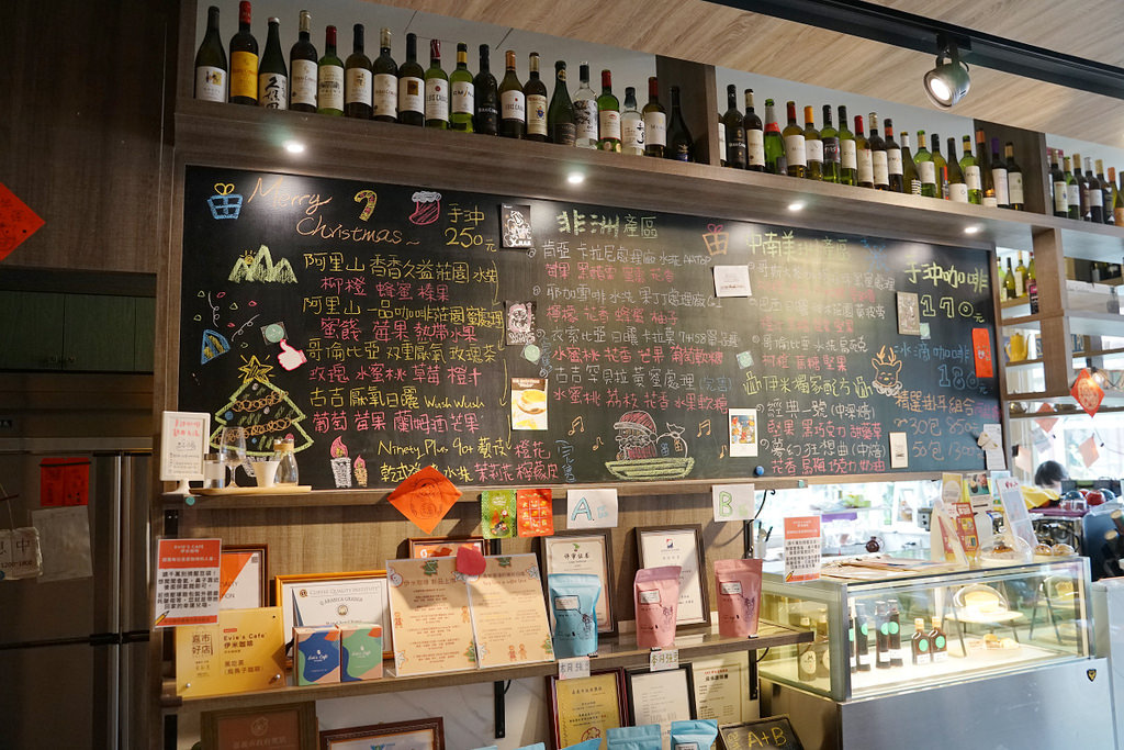 【嘉義下午茶推薦】自家烘焙獨家配方 COFFEE REVIEW 高分評鑑 Evie's Cafe' 伊米咖啡