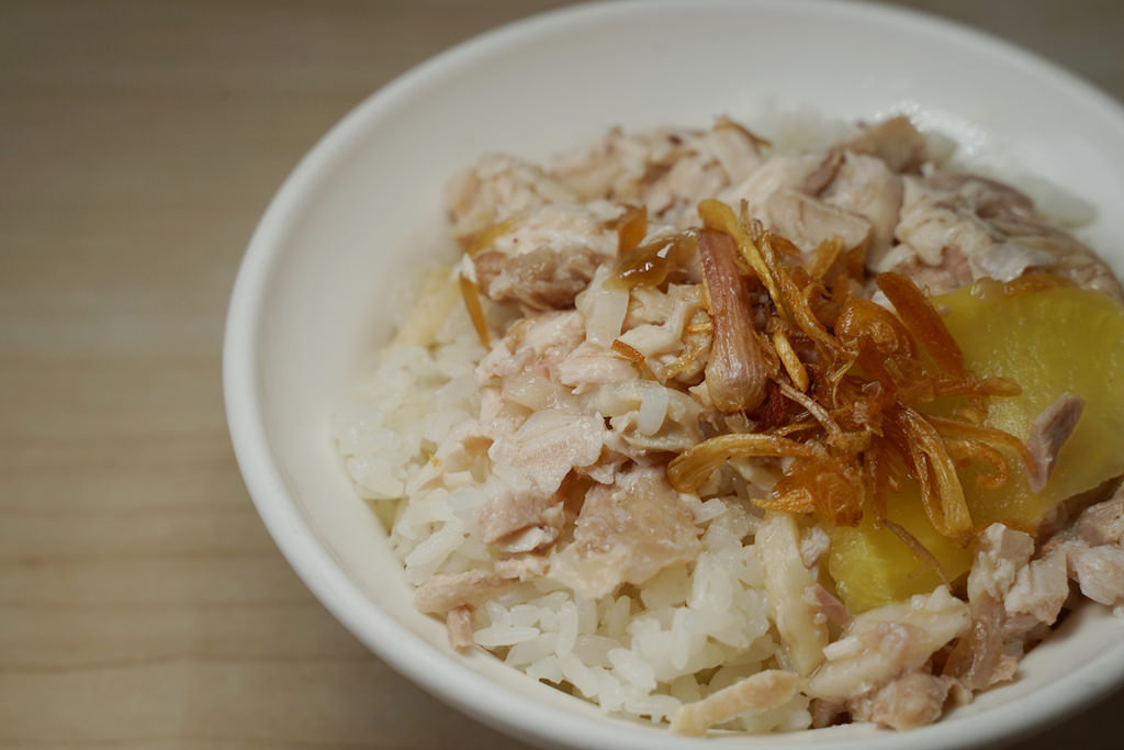【嘉義火車站小吃推薦】創立於1912年 美味火雞肉飯+糯米大腸 郭家雞肉飯站前店