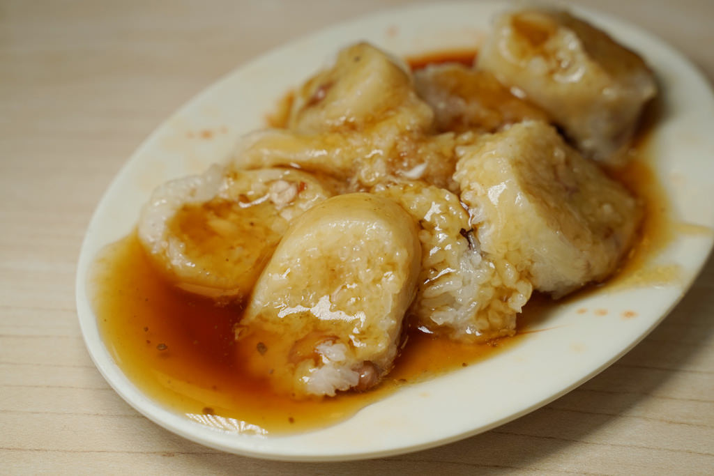 【嘉義火車站小吃推薦】創立於1912年 美味火雞肉飯+糯米大腸 郭家雞肉飯站前店