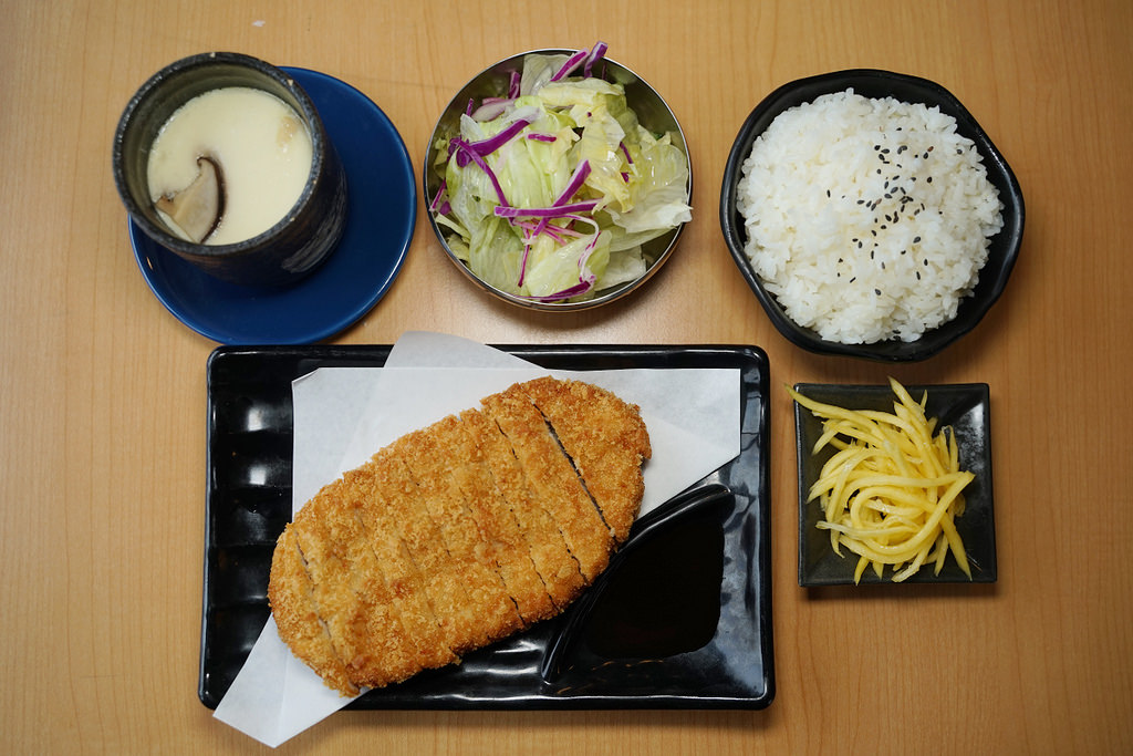 【大園竹尾漁港美食推薦】每日堅持手工現做現烤太極鰻魚飯 外銷日本等級 鰻天下水產貿易