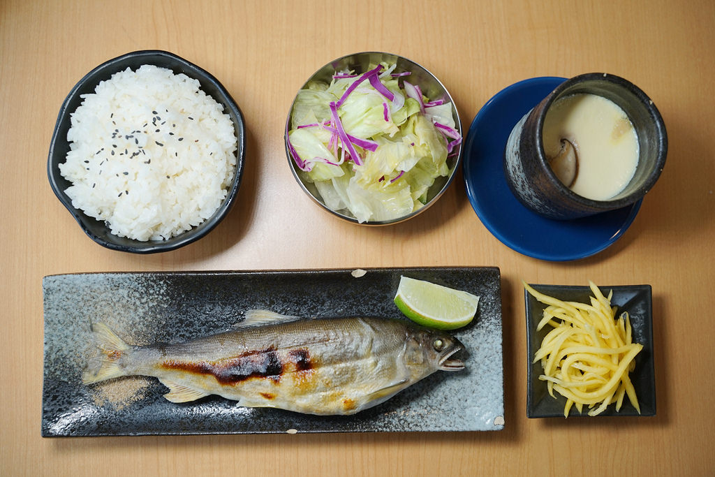 【大園竹尾漁港美食推薦】每日堅持手工現做現烤太極鰻魚飯 外銷日本等級 鰻天下水產貿易