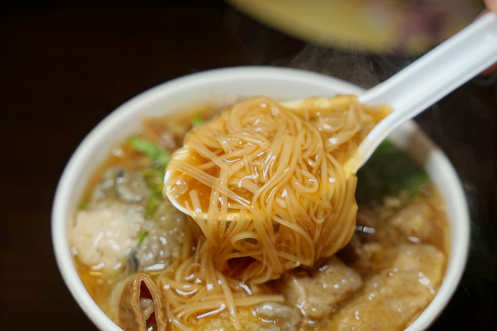 【三重人氣排隊美食】只有在地人才知道的隱藏版三寶麵線 真材實料麻辣鴨血臭豆腐 許記麵線