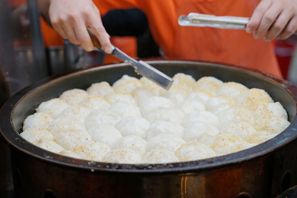 【士林夜市小吃推薦】平價美味在地老店 創始於民國46年 大上海生煎包