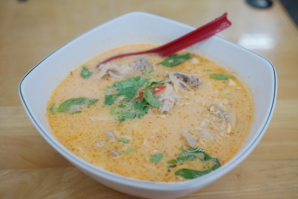 【永和異國美食推薦】平價大碗雲泰緬小吃 美味拉撒雞湯/泰式炒河粉 和心云泰缅口味小吃