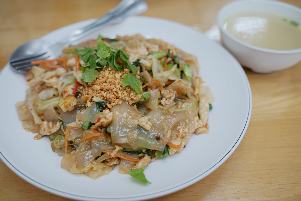 【永和異國美食推薦】平價大碗雲泰緬小吃 美味拉撒雞湯/泰式炒河粉 和心云泰缅口味小吃