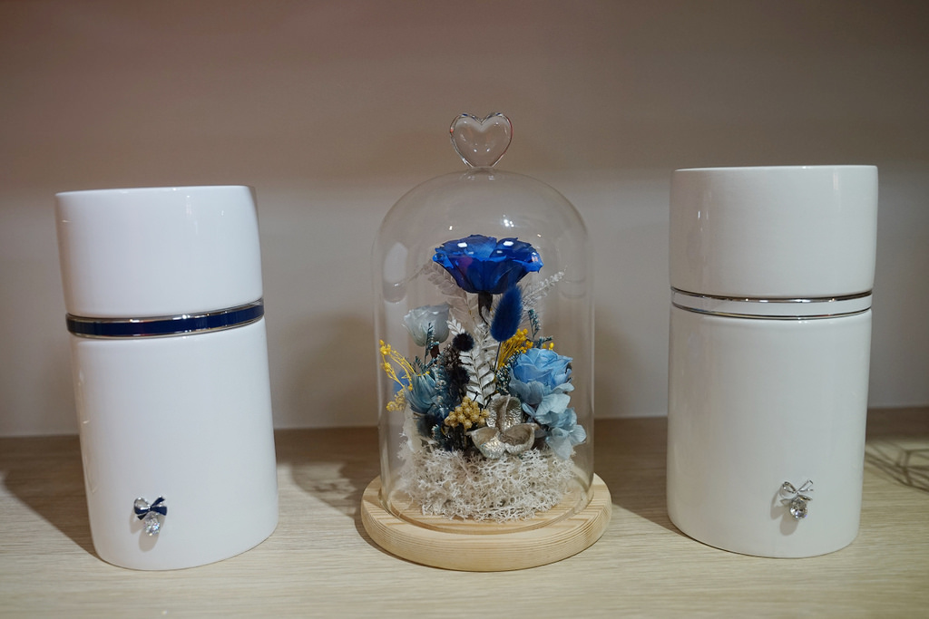 【骨灰紀念品推薦】客製化透光紀念骨灰琉璃珠 精緻寵物骨灰罈 金大朵Goldenflower骨灰毛髮/紀念琉璃飾品台北門市