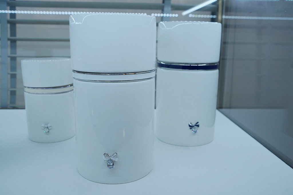 【骨灰紀念品推薦】客製化透光紀念骨灰琉璃珠 精緻寵物骨灰罈 金大朵Goldenflower骨灰毛髮/紀念琉璃飾品台北門市