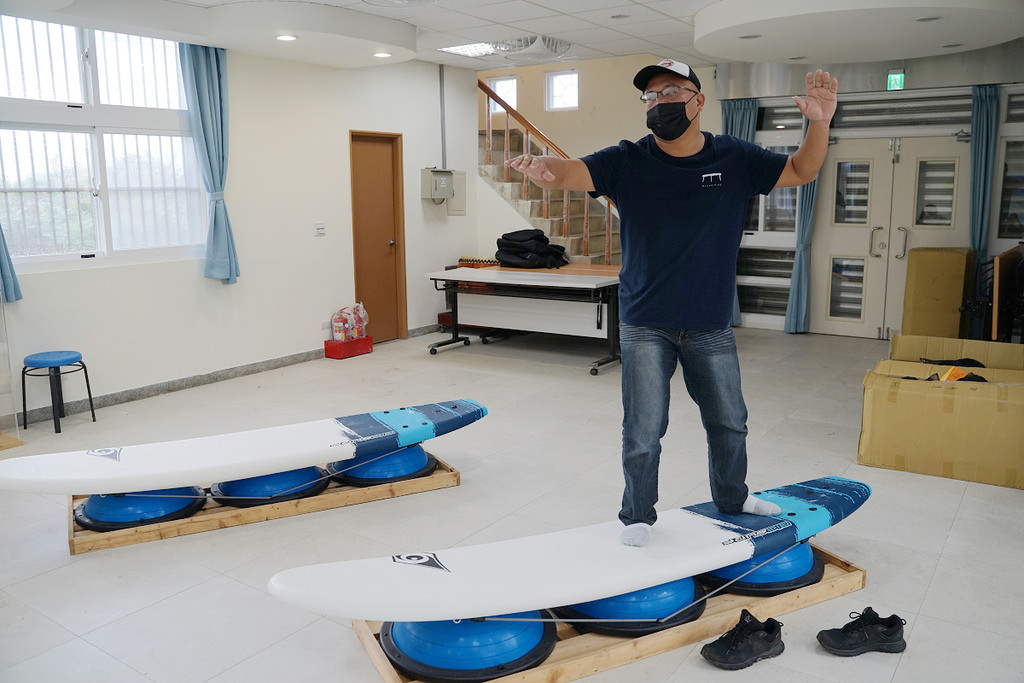 【中角灣衝浪運動教育園區/中角灣衝浪中心】全臺第一座「衝浪學苑」在新北金山 小學生也可以輕鬆學習衝浪SUP