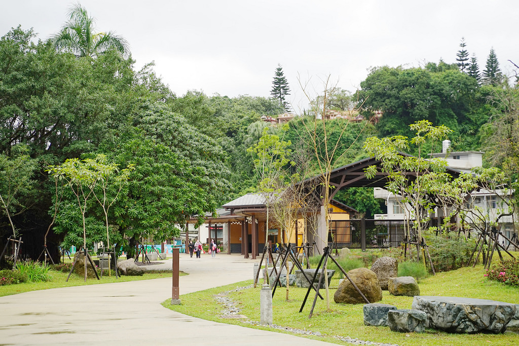 【金山免費景點推薦】黃金溫泉足湯 日式木造建築 中山溫泉公園