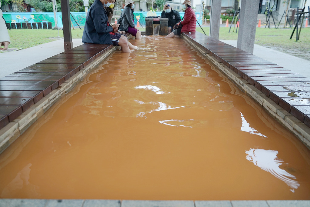 【金山免費景點推薦】黃金溫泉足湯 日式木造建築 中山溫泉公園