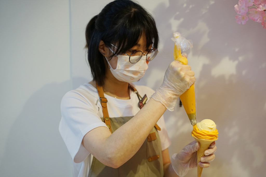 【金山老街新開幕美食】全台第一枚紅地瓜乳酪蛋糕 期間限定草莓雪頂蒙布朗冰淇淋 金山紅紅地瓜乳酪蛋糕專賣店