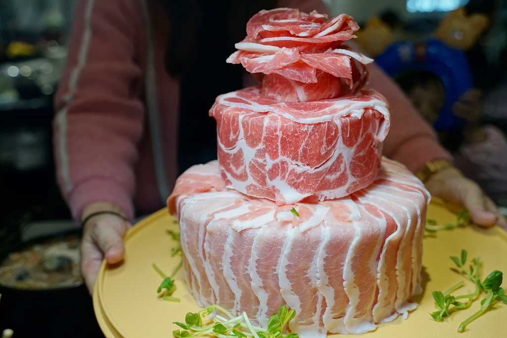 【板橋宵夜美食推薦】火鍋第一品牌排隊宵夜名店 樂多多集團旗下火鍋迷必吃 肉多多火鍋板橋實踐店