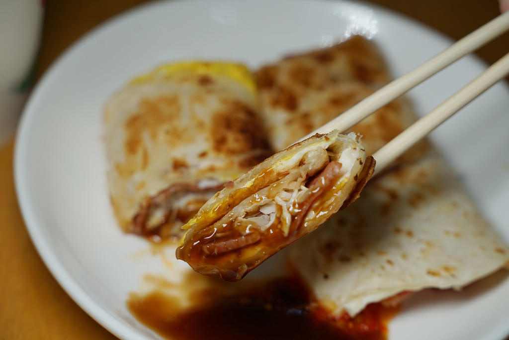 【大溪好吃蛋餅推薦】美味古早味蘿蔔糕/酥皮蛋餅/肉蛋味司 小玲冰果室民權店