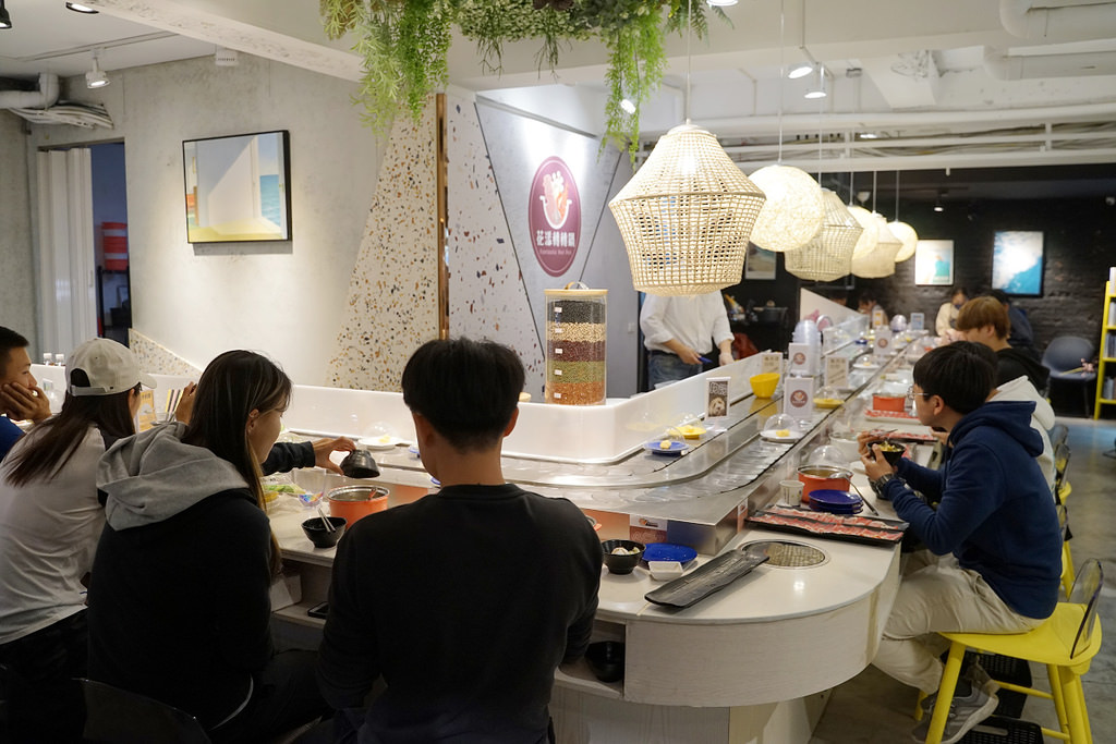 【台中一中吃到飽餐廳推薦】迴轉火鍋吃到飽只要259元 +100元升級肉肉吃到飽 花漾轉轉鍋