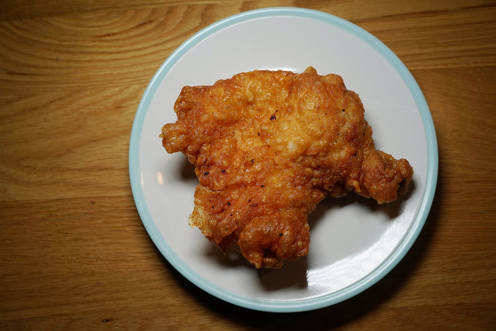 【台中逢甲夜市新開幕美食推薦】酥脆多汁無骨八兩雞腿 酸甜美味自製泰式醬汁 大腿我最粗炸雞專賣