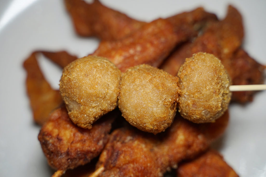 【台中逢甲夜市新開幕美食推薦】酥脆多汁無骨八兩雞腿 酸甜美味自製泰式醬汁 大腿我最粗炸雞專賣