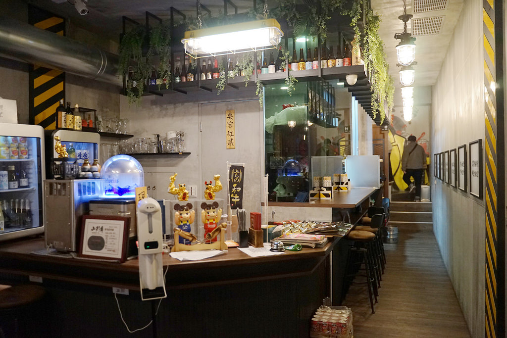 【台中美村路宵夜推薦】全台最AV女優的深夜食堂 3P用餐買二送一 渣女深夜和牛燒肉燥飯