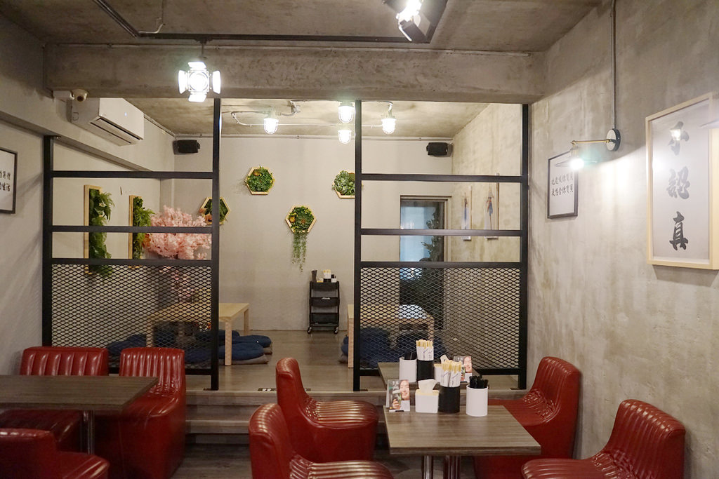 【台中美村路宵夜推薦】全台最AV女優的深夜食堂 3P用餐買二送一 渣女深夜和牛燒肉燥飯